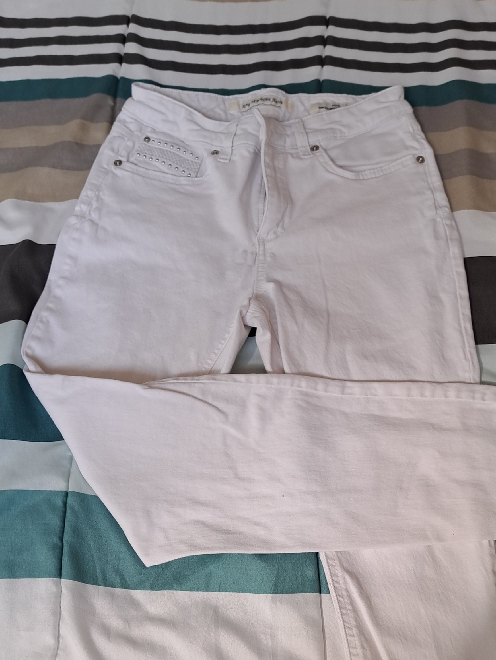 Jones New York White Skinny Jeans with Studded Pocket